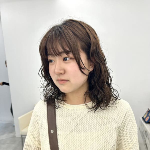 レイヤーカット/ロングパーマ/ウェットヘア|Brown