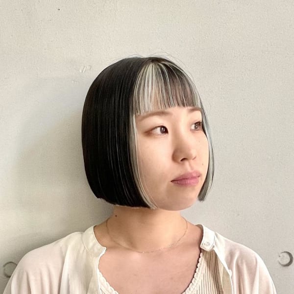 フェイスフレーミング×切りっぱなしボブ×ポイントカラー