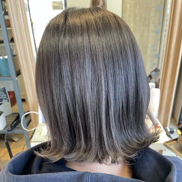 ぱつっとボブ×透明感カラー
