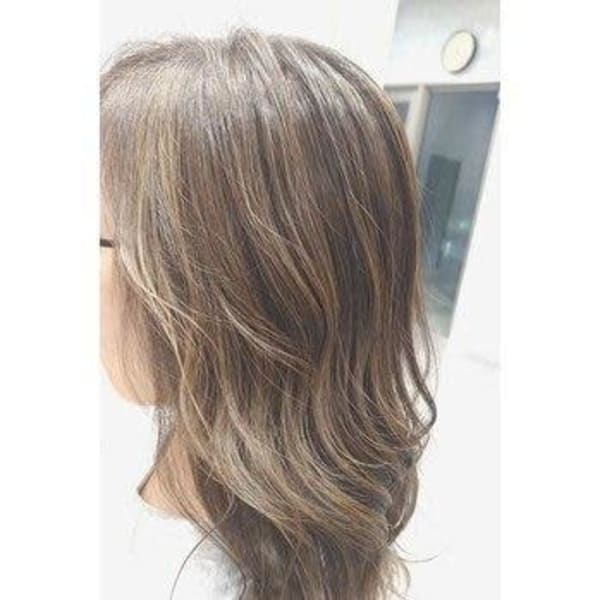 白髪ぼかし×極細ハイライトカラー