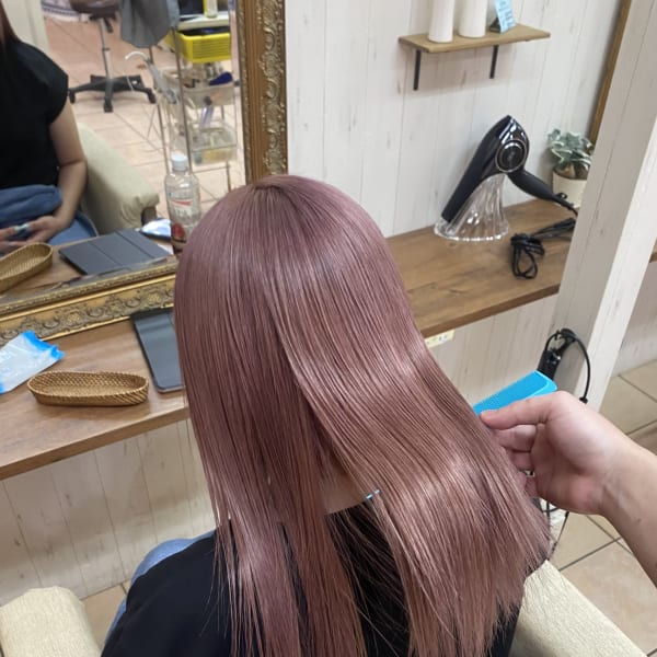 ピンクベージュ