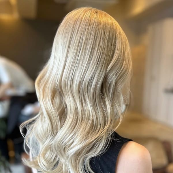 ホワイトベージュ 外国人風カラー ケアブリーチ セミロング