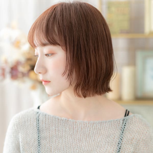 韓国風ベージュピンク外ハネ透け感ミニボブ ニュアンスカラー