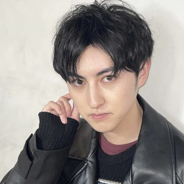 【変えるべき眉とヘア】センターパート& アイブロウワックス