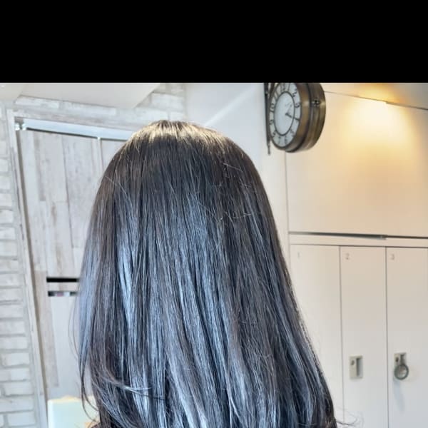 アッシュ系の艶髪にレイヤースタイル|bijou amour