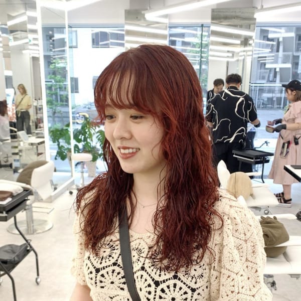 レイヤーカット/ロングパーマ/ウェットヘア|Brown