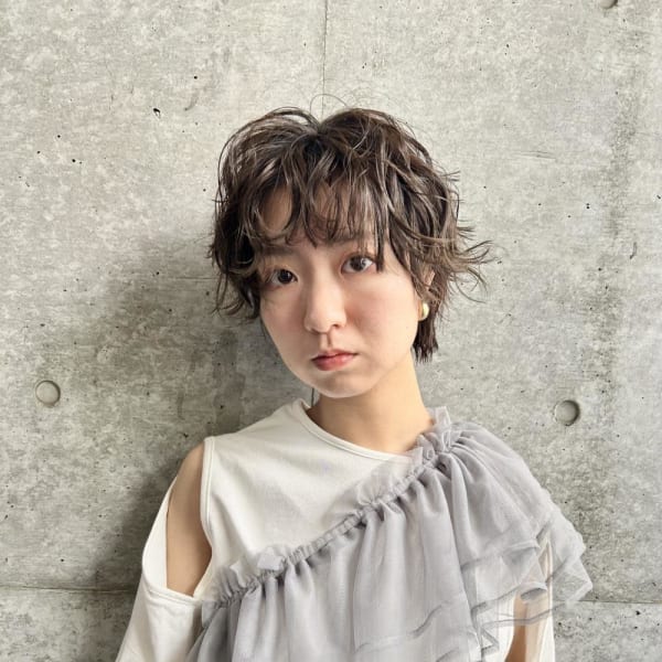 レイヤーカット/ショートパーマ/ウェットヘア|Brown