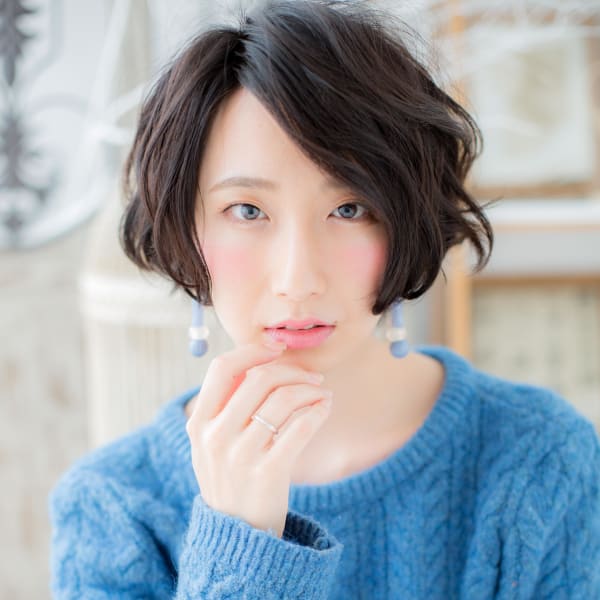 抜け感アシンメトリー前下がり小顔ミニボブ アッシュブラック