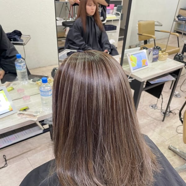 シルバーハイライトケアブリーチ前髪イメチェン所沢