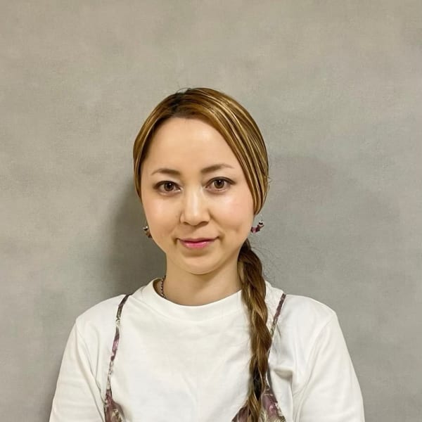 阿部 弥生|com by neolive【コムバイネオリーブ】