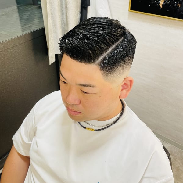 スキンフェード×ショートサイドパート|UNTRACE－BARBER SHOP－
