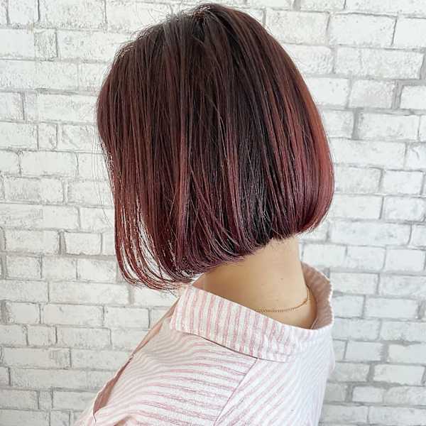 ピンクバイオレット 前下がりワンレンボブ