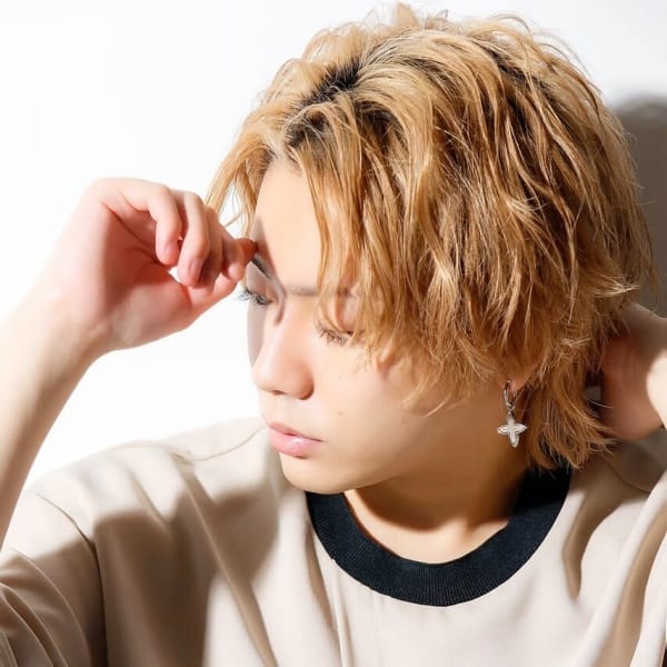 ブロンドカラー　メンズミディアムヘア　