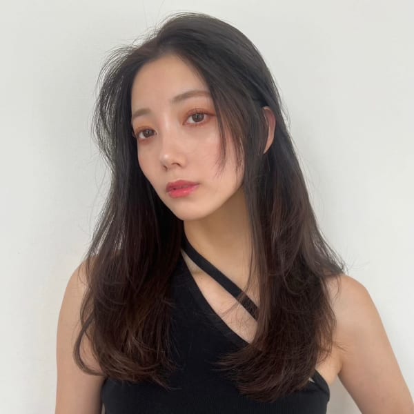 韓国ヘア　レイヤーカット　ダークブラウン　艶感　透明感カラー