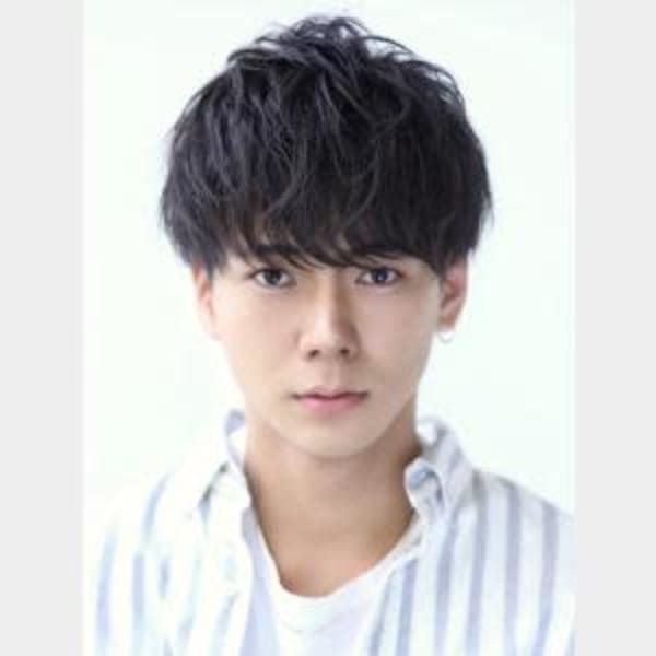 刈り上げツーブロックラフマッシュ 黒髪 シャドウパーマ