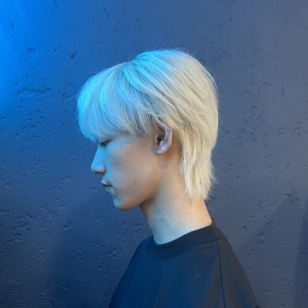 メンズハイトーン、襟足長めウルフスタイル!