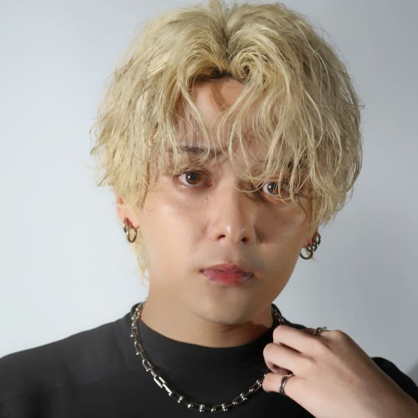 ツイストスパイラルパーマセンターパート強めパーマ