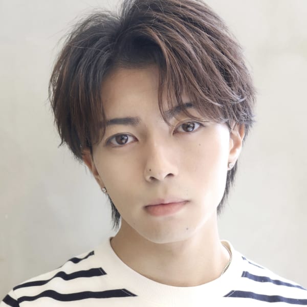 ナチュラル束感センターパート ツーブロック ショートネープ