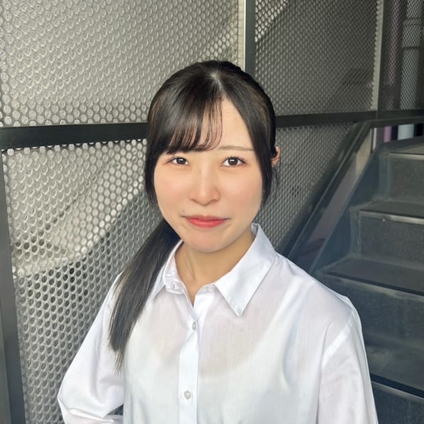 ヒロ銀座ヘアーサロン神田店【ヒロギンザヘアーサロンカンダテン】のスタッフ紹介。原田 玲奈