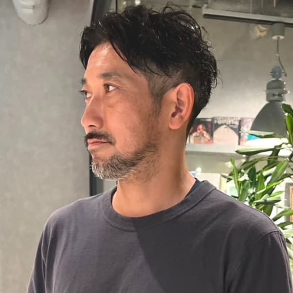 ツーブロック ツイストパーマ 40代50代 センターパート