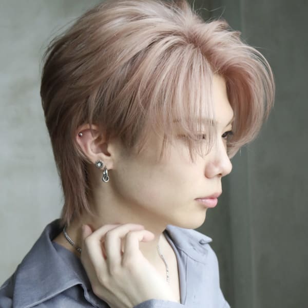 ピンクベージュ かき上げ センターパート ハイトーン