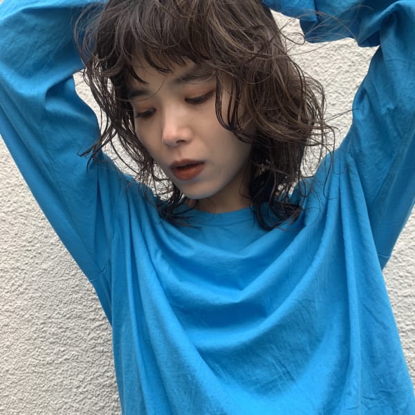 ミディアムウルフ×パーマ