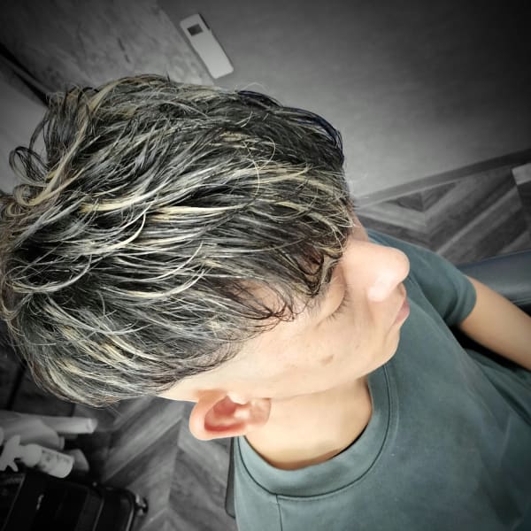 ハイライトメッシュカラー+スキンフェードカット|THE CUT