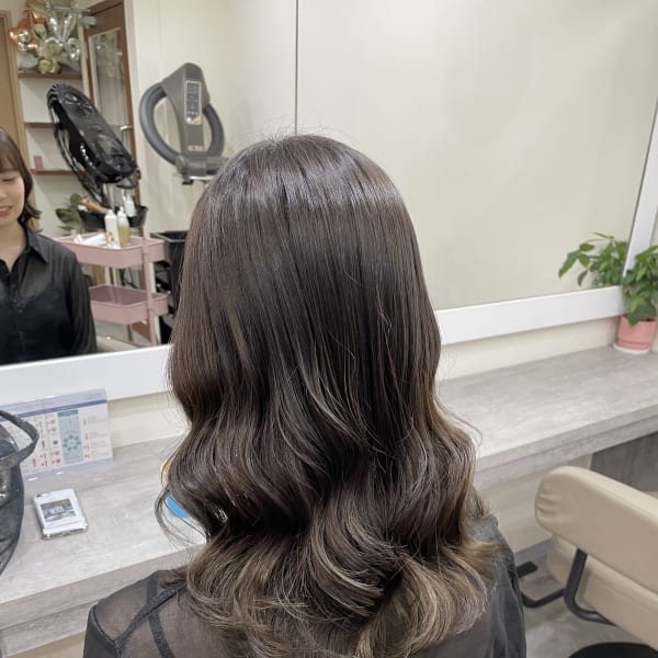 {伸ばしながらでもできる!?}コテ巻き風パーマくびれミディ