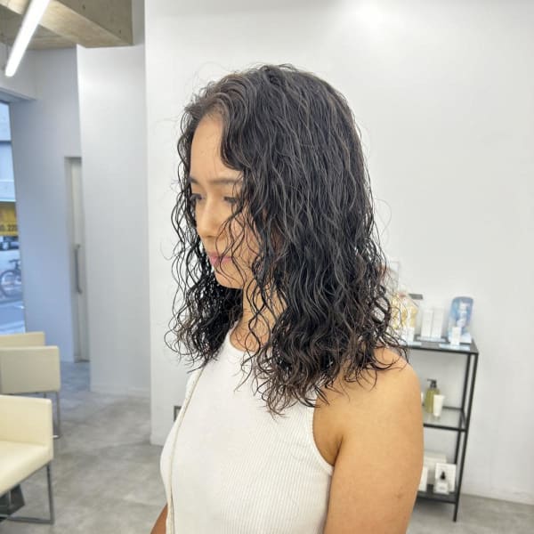 レイヤーカット/ロングパーマ/ウェットヘア|Brown