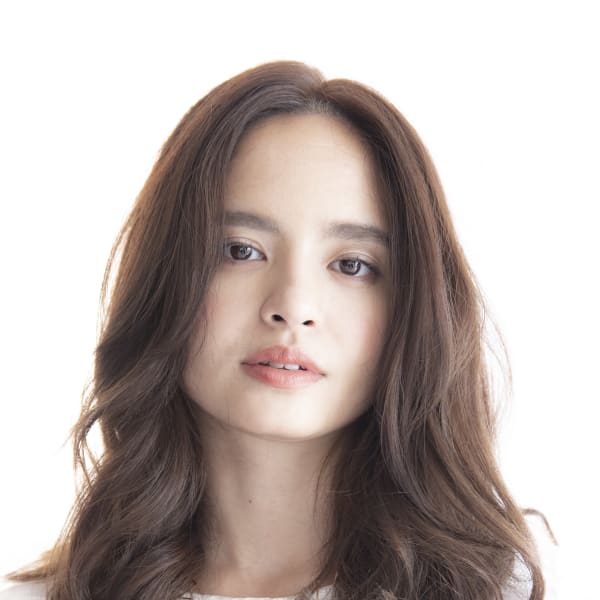 奥行きと透明感楽しむヌーディーベージュ