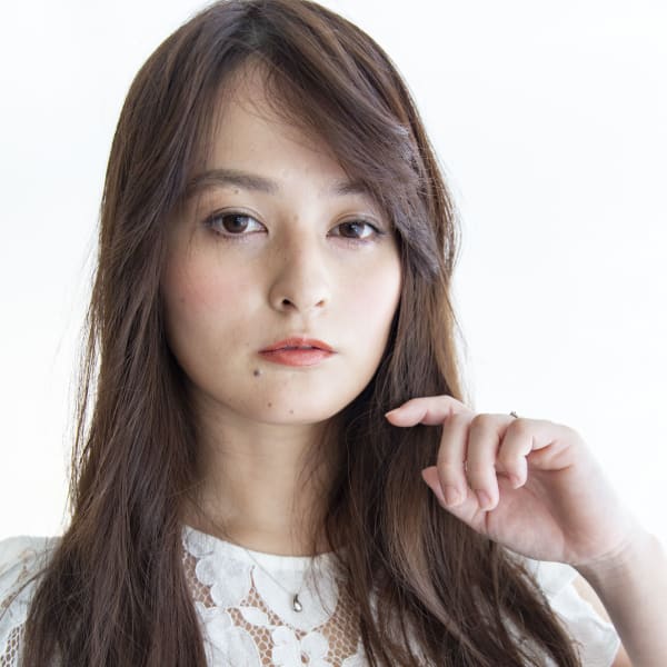 ツヤとまとまりの中びこなれ感のあるラフさで今っぽく