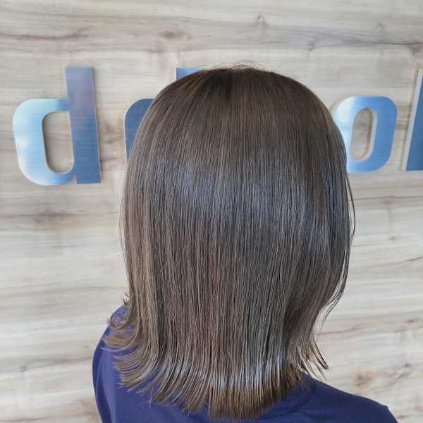 グレージュ×外ハネ