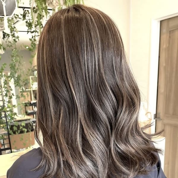 【VERBENA】筋感しっかり細めグレージュハイライト|VERBENA hair design