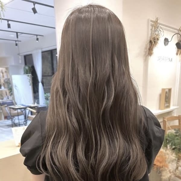 【VERBENA】筋感あり白髪ぼかしハイライト|VERBENA hair design