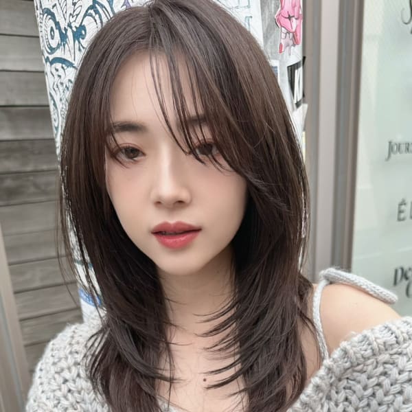 ナチュラルハッシュカット小顔レイヤーカットアッシュブラック