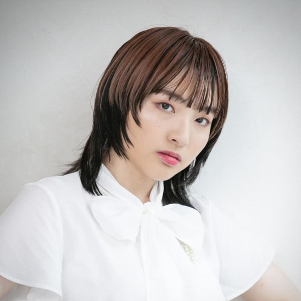 ピンクベージュツートーン・顔まわりレイヤーウルフ