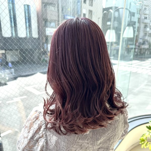 カシスカッパーのグラマラスカラーで仕上げるクラシックカール