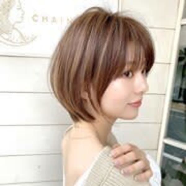 ナチュラルハイライトカラー小顔見え満載の大人の耳かけショート