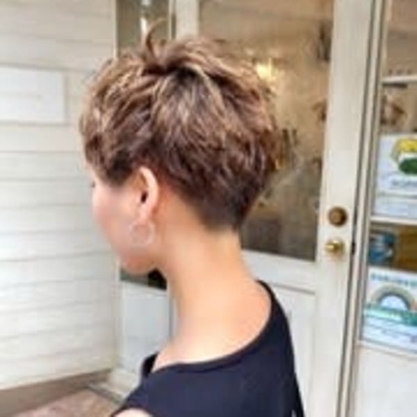 ハイトーンベリーショート耳かけ刈り上げ女子前髪イメチェン