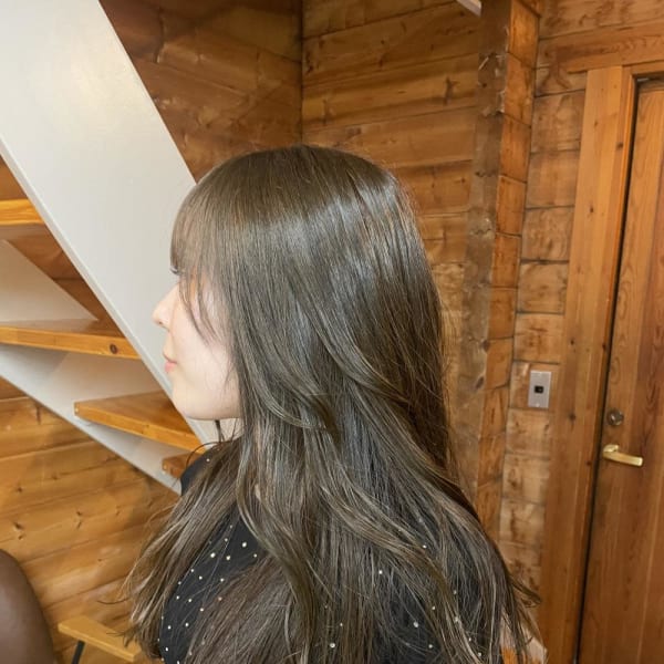 オリーブグレージュ