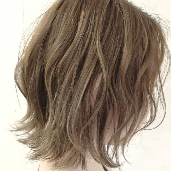 脱白髪染め 3Dハイライト レイヤーカット ボブ 髪質改善|リジェール 高辻店