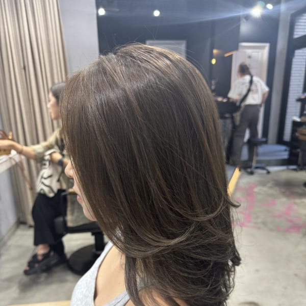 レイヤーカット+大人グレージュ