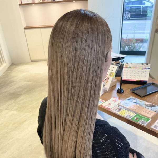 ブリーチ　ミルクティーベージュ☆小林