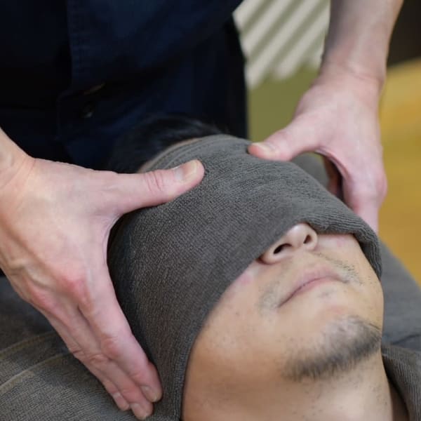 寝落ち続出頭筋膜ヘッドスパで血流だくだく|BARBER-BAR 四谷店