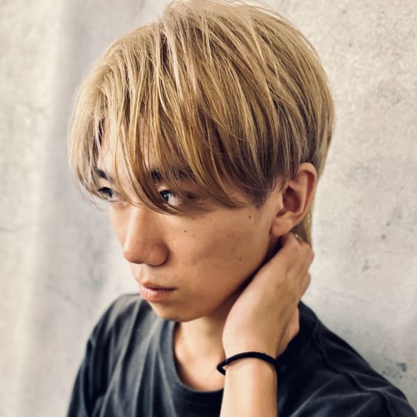 【色気】センターパートウルフ×ハイトーンカラー