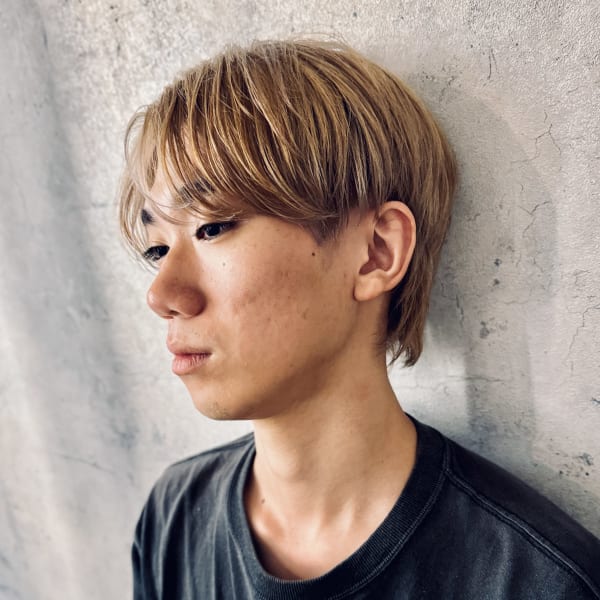 【色気】センターパートウルフ×ハイトーンカラー