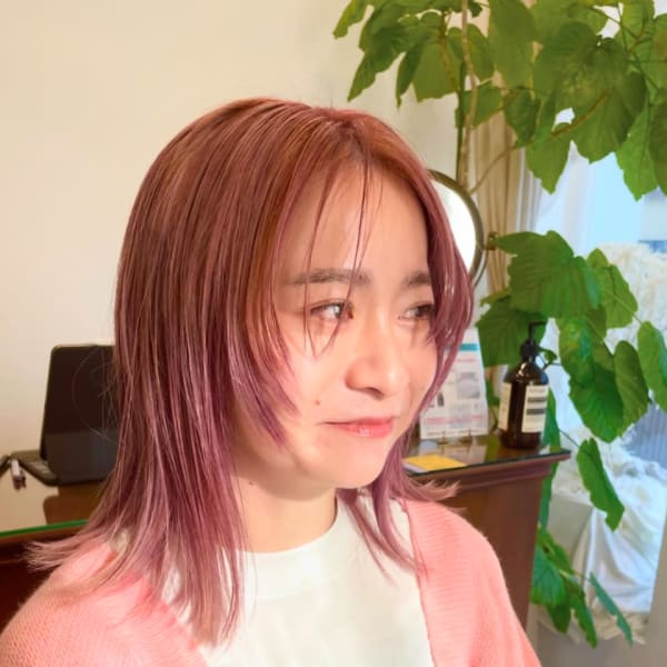 レイヤースタイルのピンクベージュカラー