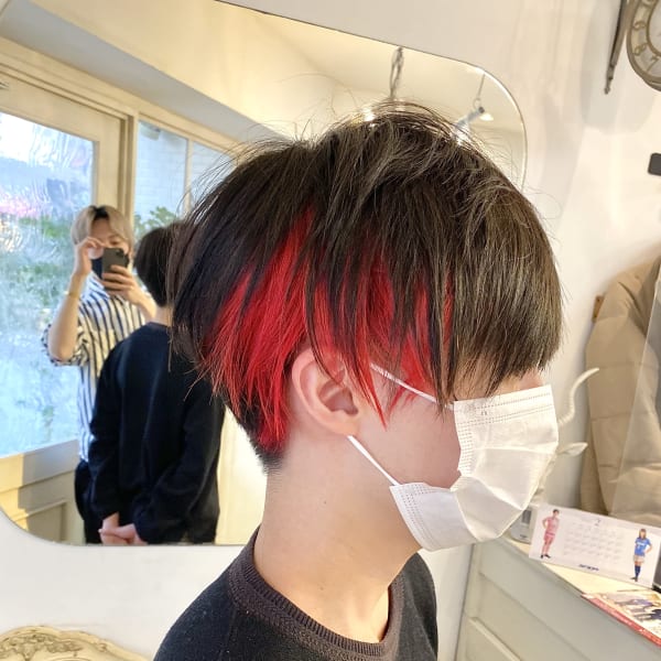 メンズインナーカラー赤レッド黒髪ショートレイヤー