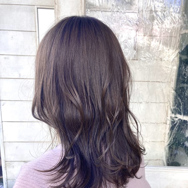 バイオレットブラウン血色が良く見えるキレイなロングヘア