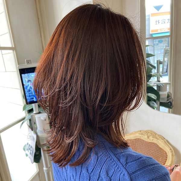 華やか動きの出るミディアムレイヤーツヤカラー